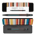 Zestaw długopisu Caran d’Ache 849 Paul Smith Edition 5 w metalowym pudełku