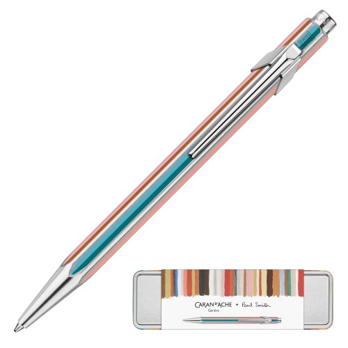 Zbliżenie na srebrny korpus długopisu Caran d’Ache 849 Paul Smith