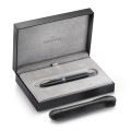 Elegancki długopis Sheaffer Legacy Heritage Chevron Matte Black z wykończeniem gunmetal oraz etui w luksusowym pudełku prezentowym.