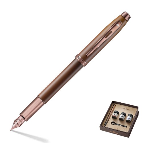 Pióro wieczne Sheaffer Gift 100 Coffee Edition obok otwartego pudełka prezentowego z zestawem atramentów.