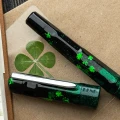 benu-four-leaf-clover-pioro-wieczne-zamkniete-widok-gora