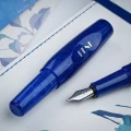 benu-royal-blue-pioro-wieczne-otwarte-na-notatniku