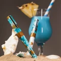 pioro-wieczne-benu-blue-hawaiian-w-tropikalnym-klimacie
