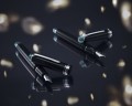 Limitowane pióra wieczne Sailor Celestial Outflow na ciemnym tle z niebieskimi akcentami