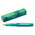 Pioro-wieczne-kaweco-collection-marble-ocean-obok-dedykowanego-opakowania