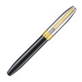 Zamknięte pióro kulkowe Sheaffer Legacy 9065 z czarnym korpusem, chromowaną skuwką i złoconymi akcentami.