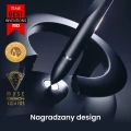 Zbliżenie na lewitujący długopis Novium Hoverpen Interstellar z widocznymi nagrodami TIME Best Inventions i MUSE Design Awards