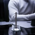 ballpoint-pen-hoverpen-Classic-dark-gray-desktop-set-up.webp