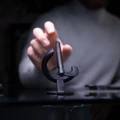 Hoverpen-Future_Deep-Black-2in1-02-Hand_Grab.webp