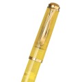 Pióro wieczne Pelikan M200 Golden Pyrite zbliżenie na skuwkę z klipsem w kształcie dzioba pelikana