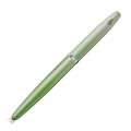 Zamknięte pióro wieczne Sheaffer VFM Matcha Green z widocznym symbolem chasen na skuwce