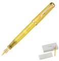 Pióro wieczne Pelikan M200 Golden Pyrite ze zdjętą skuwką prezentujące pozłacaną stalówkę