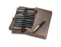 Wnetrze brazowego skorzanego etui Sheaffer na 12 pior z elastycznymi uchwytami