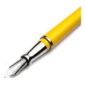 Żółte pióro wieczne Pineider Avatar UR Lemon Yellow ze skuwką i chromowanymi wykończeniami