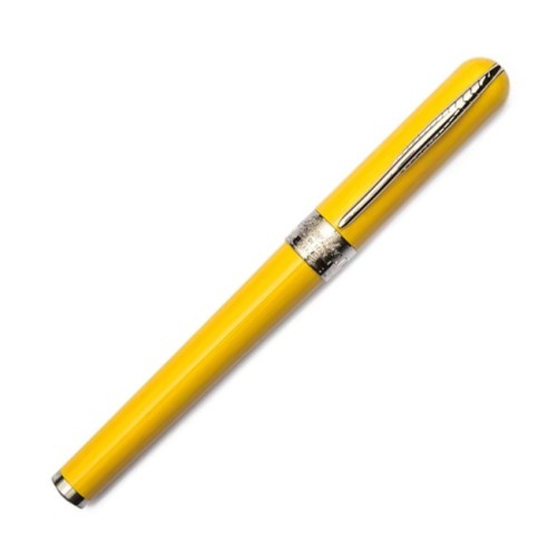Żółte pióro wieczne Pineider Avatar UR Lemon Yellow ze skuwką i chromowanymi wykończeniami