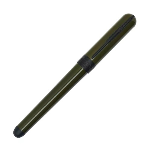 Oliwkowo-zielone pióro wieczne Pineider Avatar UR Military Green z czarną stalówką i klipsem