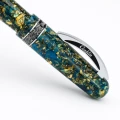 Skuwka pióra Conklin 1898 Solaris Blue z niebiesko-złotą żywicą, chromowanym klipsem Conklin oraz ozdobnym pierścieniem z rokiem 1898