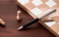 dlugopis-caran-d-ache-leman-damier-na-szachownicy