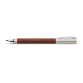 Pióro wieczne Faber-Castell Ambition Pearwood z rudobrązowego drewna gruszy z metalową skuwką.