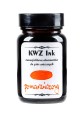 Szklany flakon atramentu KWZ Ink pomarańczowy o pojemności 60 ml z jaskrawą, pomarańczową próbką koloru na etykiecie.