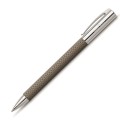 Długopis Faber-Castell Ambition OpArt Black Sand z giloszowanym korpusem o piaskowej fakturze i lśniącymi, chromowanymi elementami.